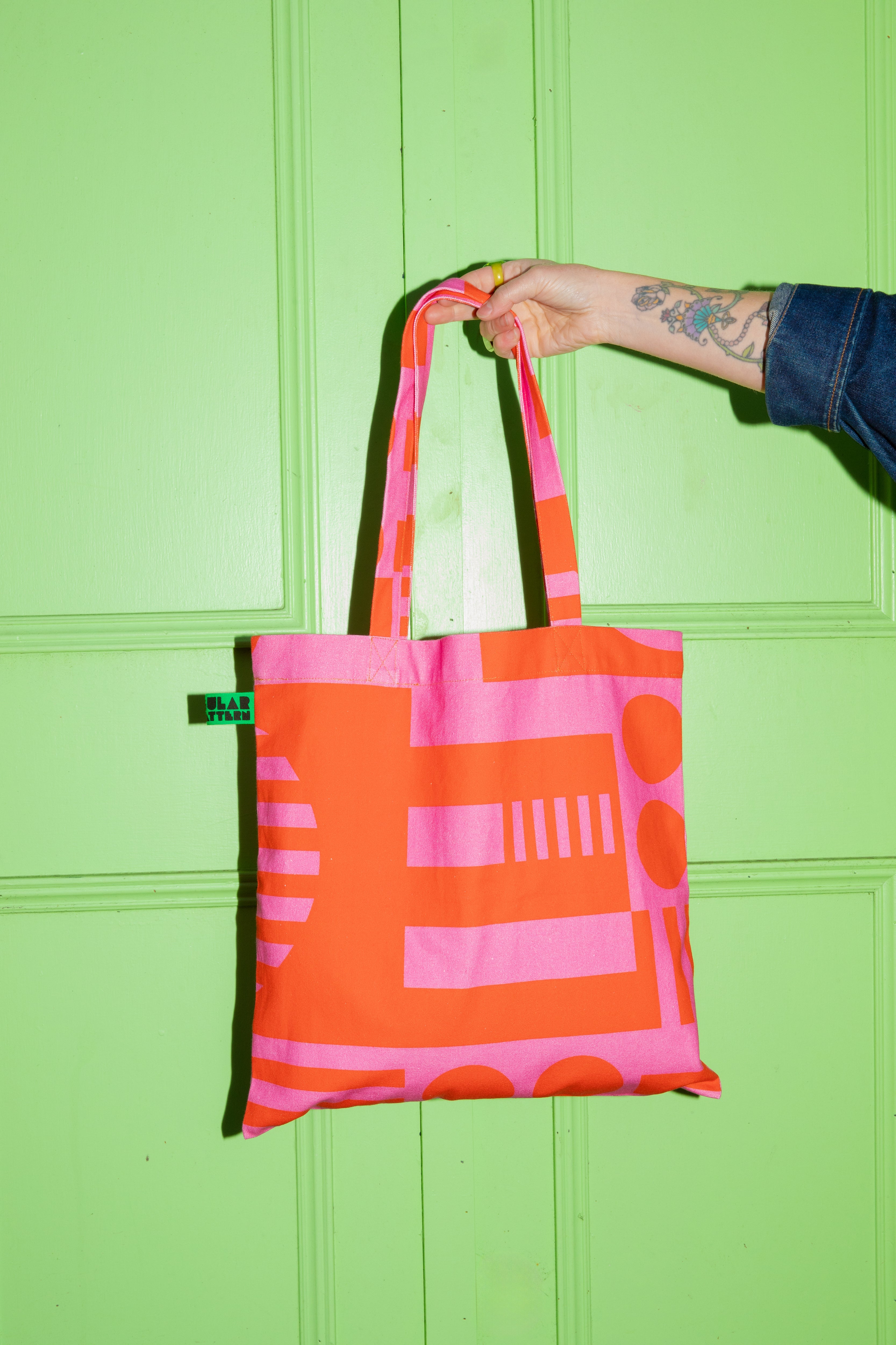 Paradox Tote bag in Hot Pink