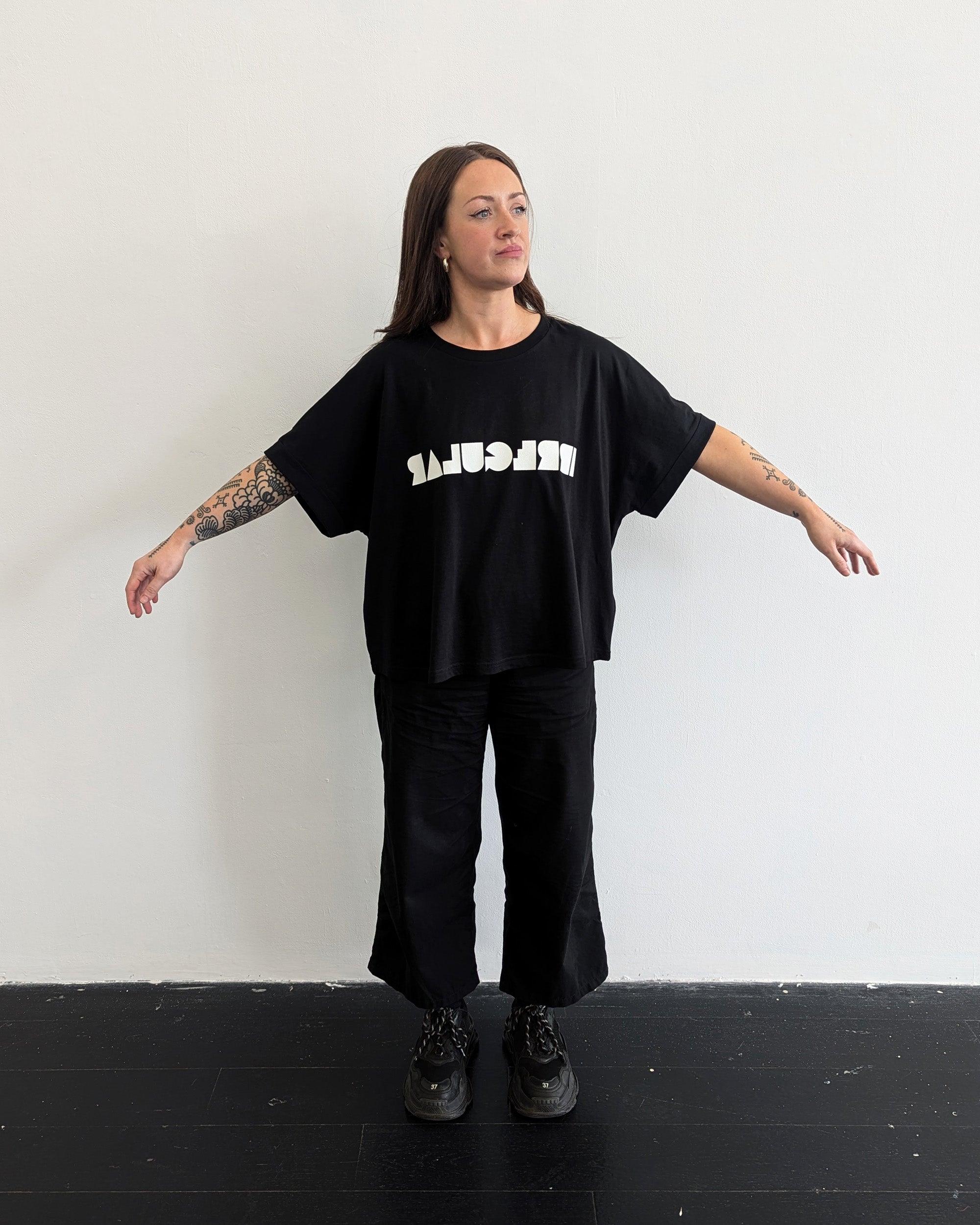 Irregular Loose-fit T-shirt in Black