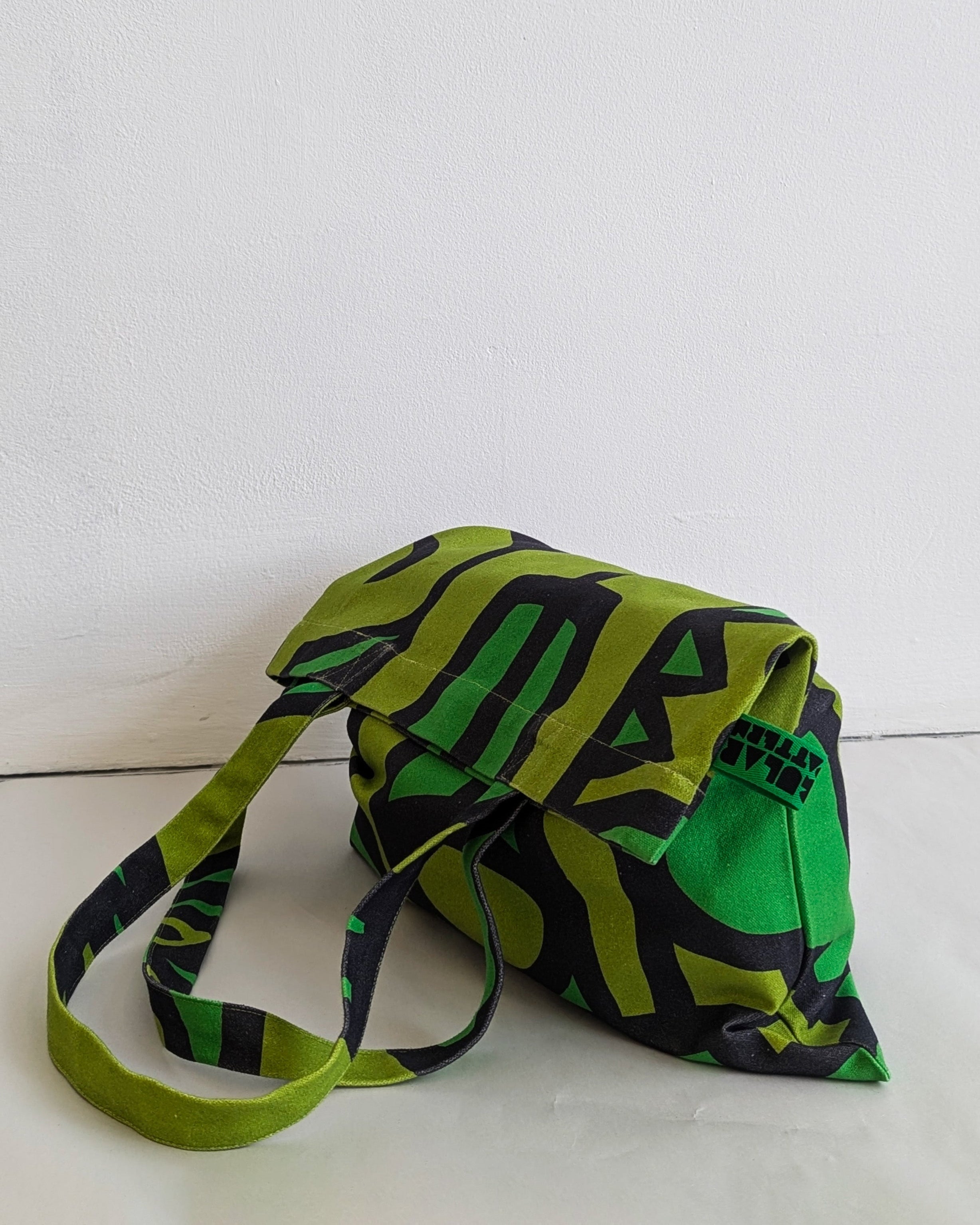 Chameleon Tote bag in Jungle